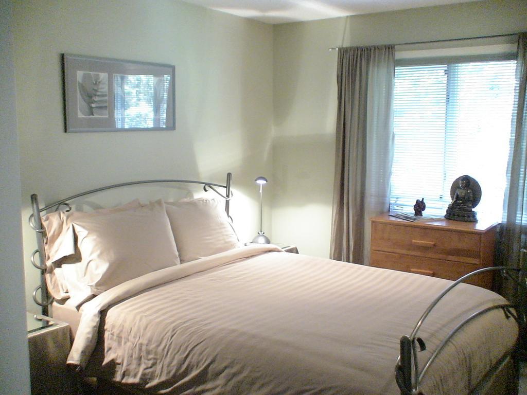 Redwood Meadows Bed And Breakfast Bragg Creek Rom bilde