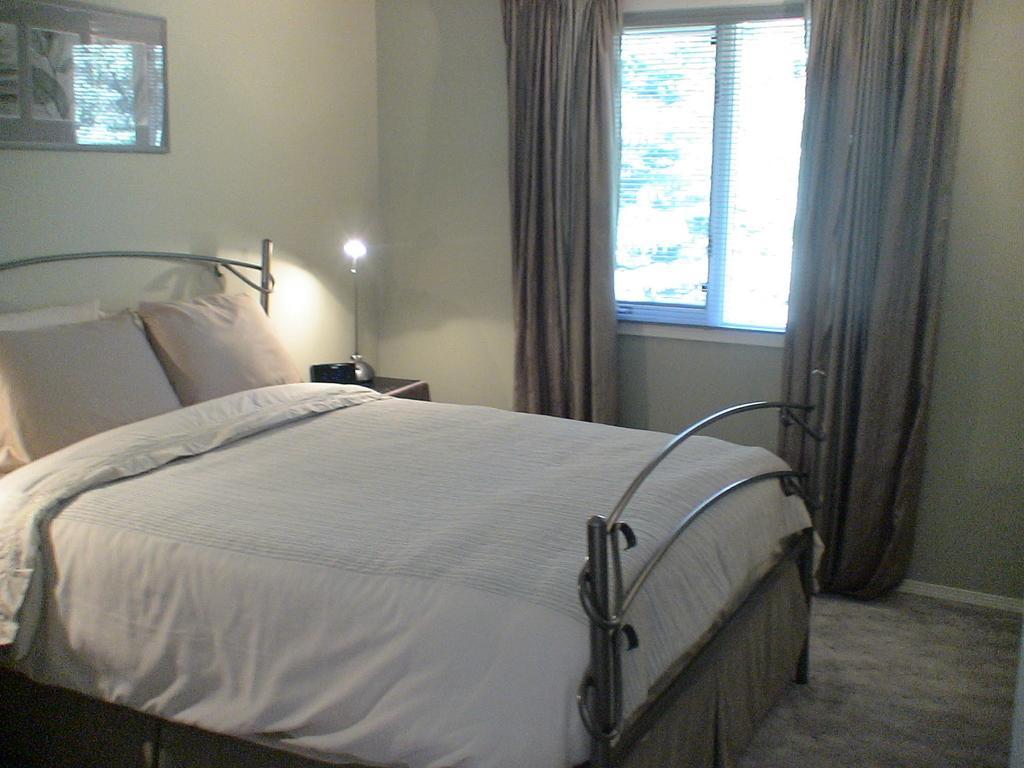 Redwood Meadows Bed And Breakfast Bragg Creek Rom bilde