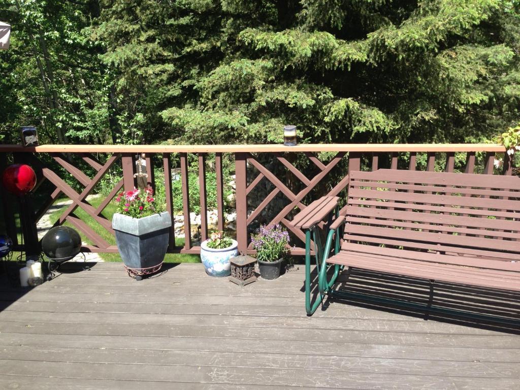 Redwood Meadows Bed And Breakfast Bragg Creek Eksteriør bilde